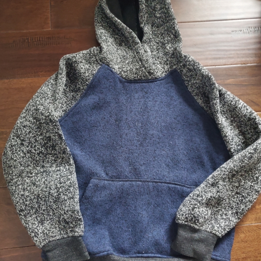 Very thick hoodie size 8 boys by Brooklyn cloth in navy and black